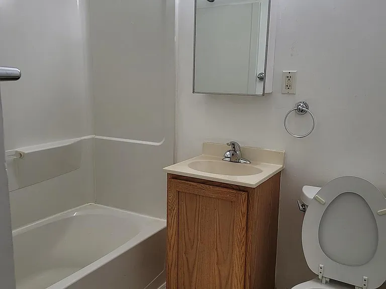 625 A Chesapeake St SE #205 — Photo 9