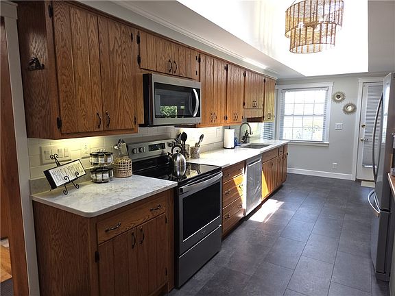 4th image of 3265 Reading Rd