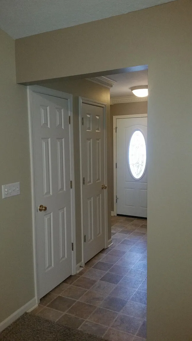1002 Ashwood Dr photo 1