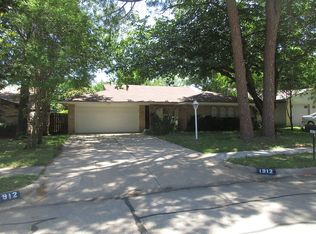 1912 Bolden Rd, Irving, TX 75060