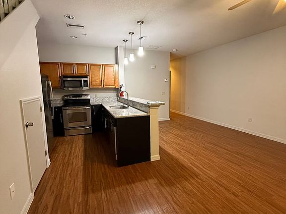 2nd image of 2616 W Horatio St Unit 102
