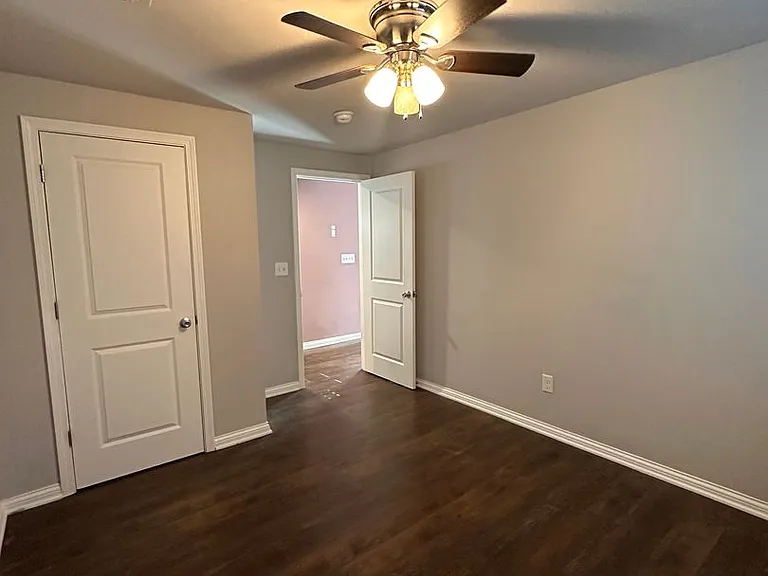 829 E Chestnut St — Photo 10