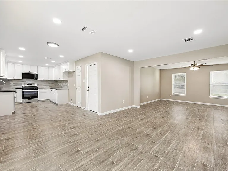 4315 Kelling St — Photo 2