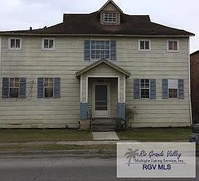 424 E Levee St #1-4-7 — Photo 1