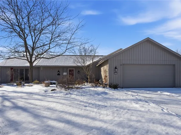 32933 Woodspring Cir, North Ridgeville, OH 44039