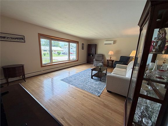 3rd image of 515 Bush Ave