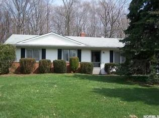 8707 Parkdale Dr, North Royalton, OH 44133