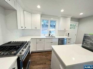 432 Wildwood Rd, Northvale, NJ 07647