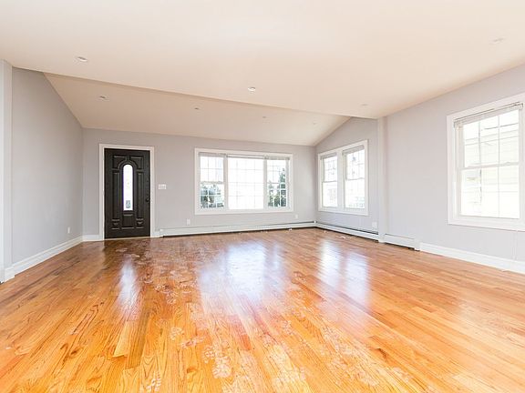 2nd image of 11218 208th St