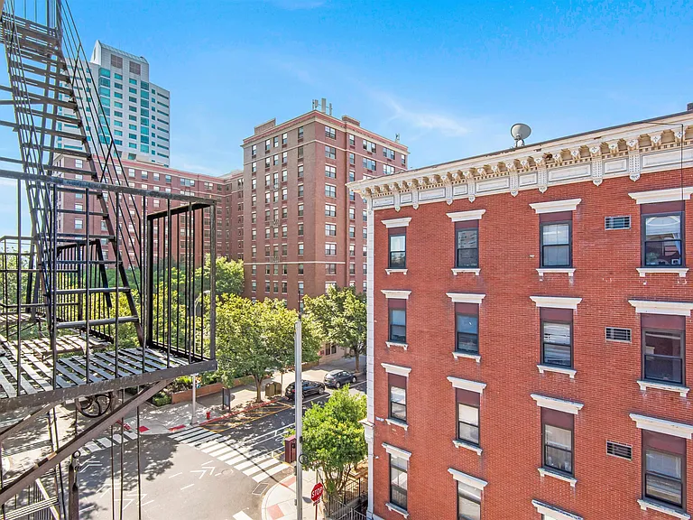 300 Hudson St #13 — Photo 14