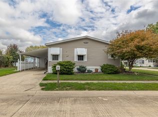11 Concert Ct, Olmsted Falls, OH 44138