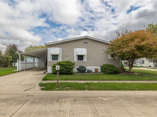 11 Concert Ct, Olmsted Falls, OH 44138