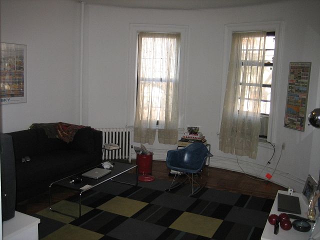2nd image of 568 5th St APT 2A