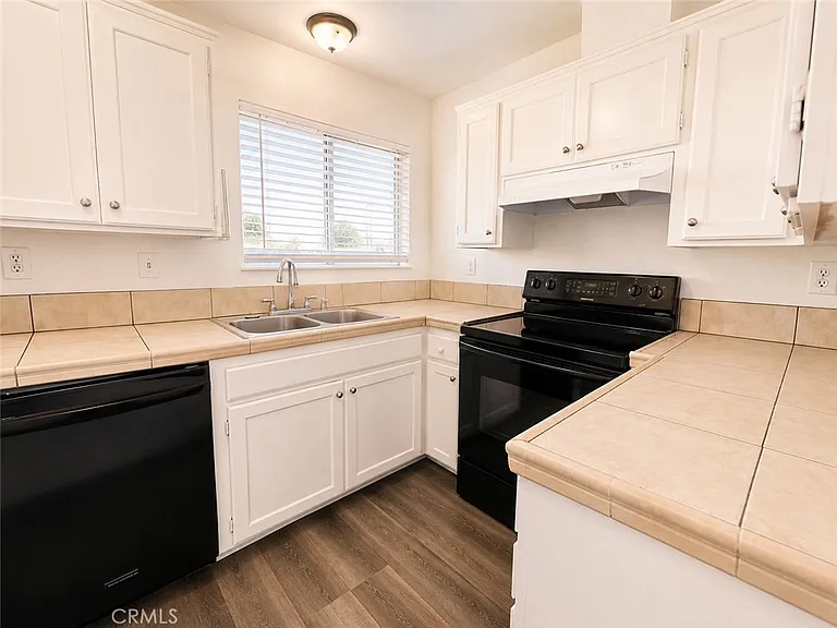 8582 Tamarind Ave #D — Photo 6