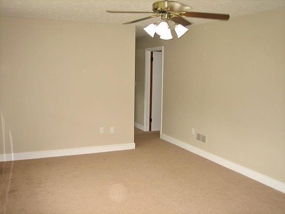 5th image of 223 Roundhill Dr