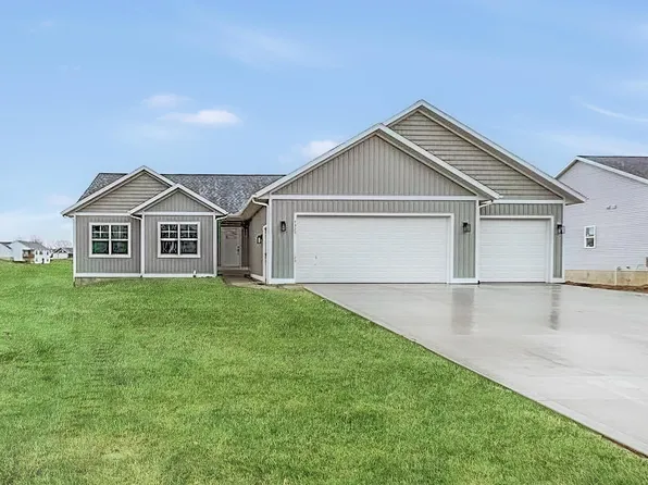 7320 Yellowstone Dr, Hudsonville, MI 49426