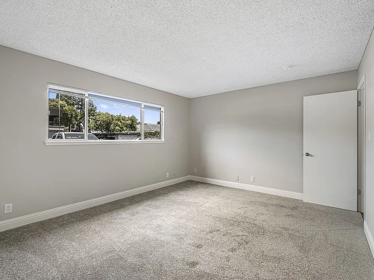 Glenmoor Green Apartments — Photo 12