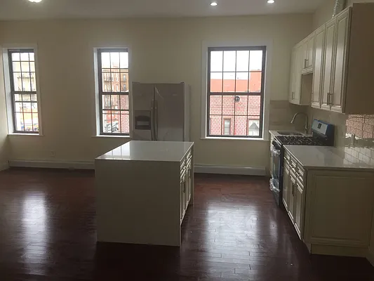 Rented by Real Estate Concept Group Inc | media 7