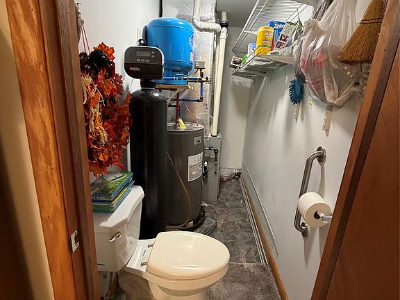 4th image of 10608 N Maple Dr