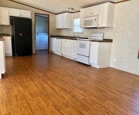 2nd image of 4810 Woodlake Trl