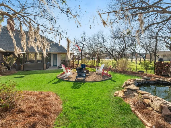 634 Half Moon Way, Runaway Bay, TX 76426