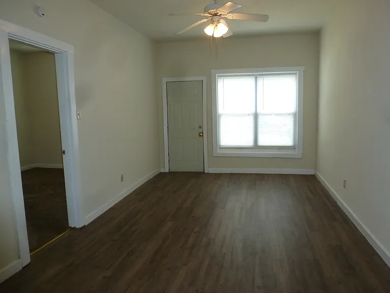 1025 Tamm Ave — Photo 3