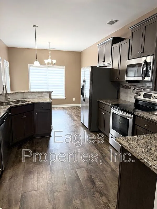 Building Photo - 220 Planters Ridge Dr