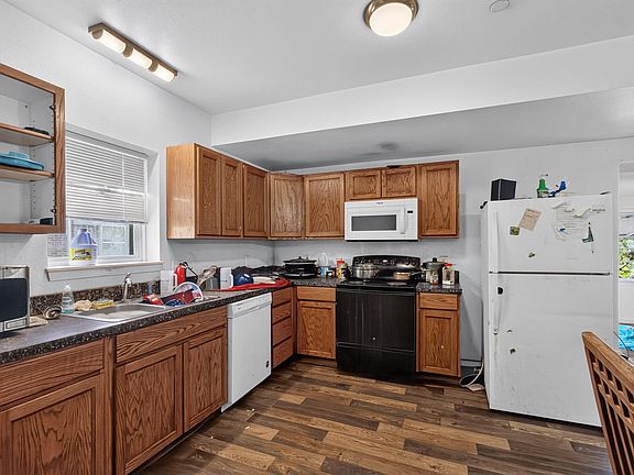 5th image of 809 Jackson St