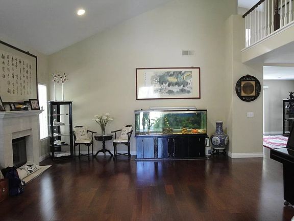 Living Room: Vaulted ceiling upon entry