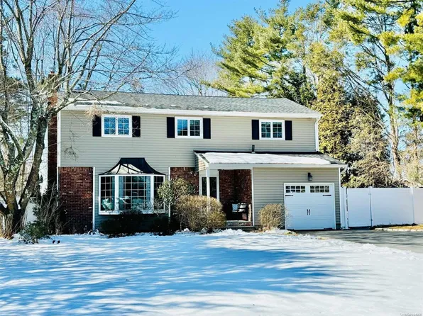 91 Lake Road, Greenlawn, NY 11740