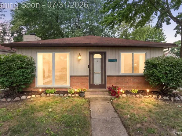 27741 Barrington St, Madison Heights, MI 48071