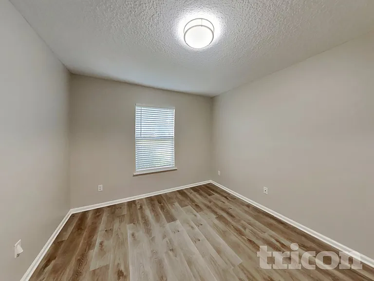 757 Martin Lakes Dr E — Photo 10