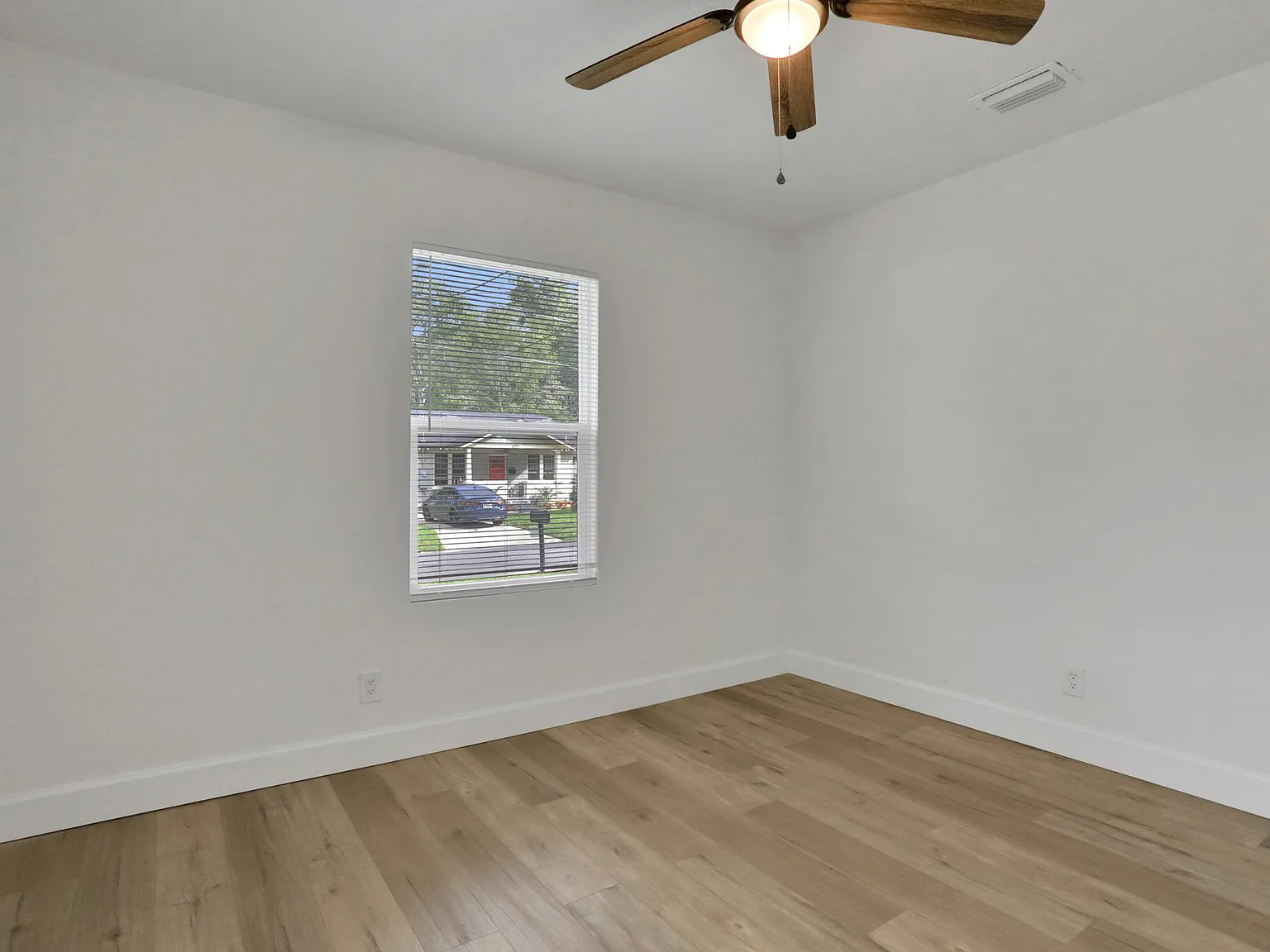 2 bed, 1000 sqft, $1,600 — Photo 2