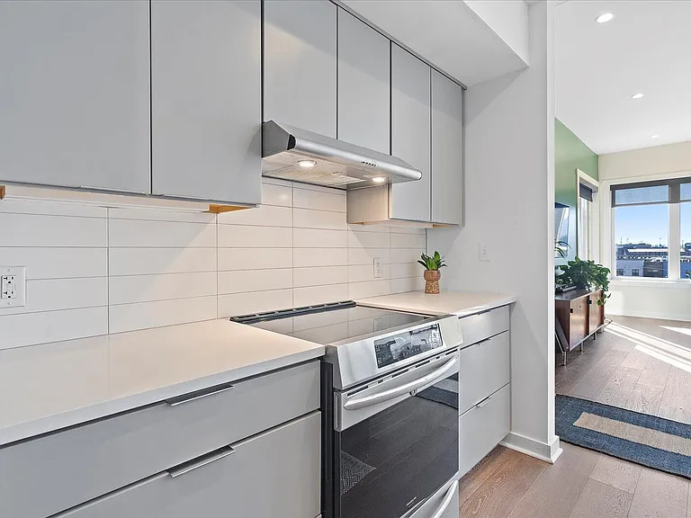 411 Fairpoint St #202 — Photo 7