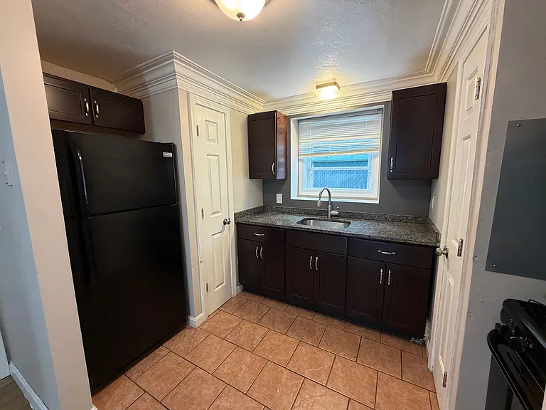 65 Pickering St — Photo 2