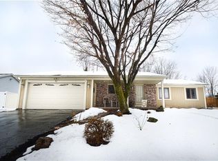 71 W Bend Dr, Rochester, NY 14612