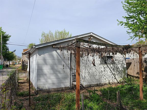 3rd image of 4714 Dahlia Ave