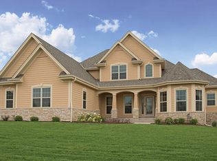 W197N5635 Powell Dr, Menomonee Falls, WI 53051