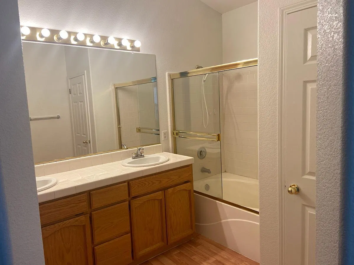 3 bed, 1446 sqft, $2,495 — Photo 4