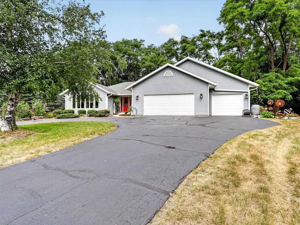5738 W Splendor Valley Dr, Janesville, WI 53548