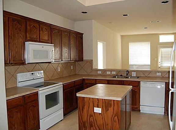 3rd image of 1144 Sunderland Ln