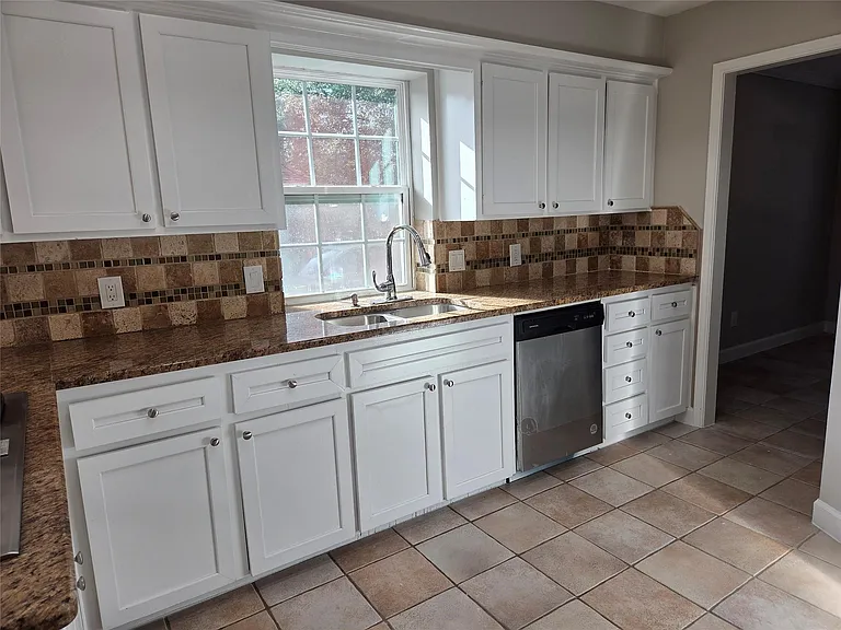 14743 Charlmont Dr — Photo 8
