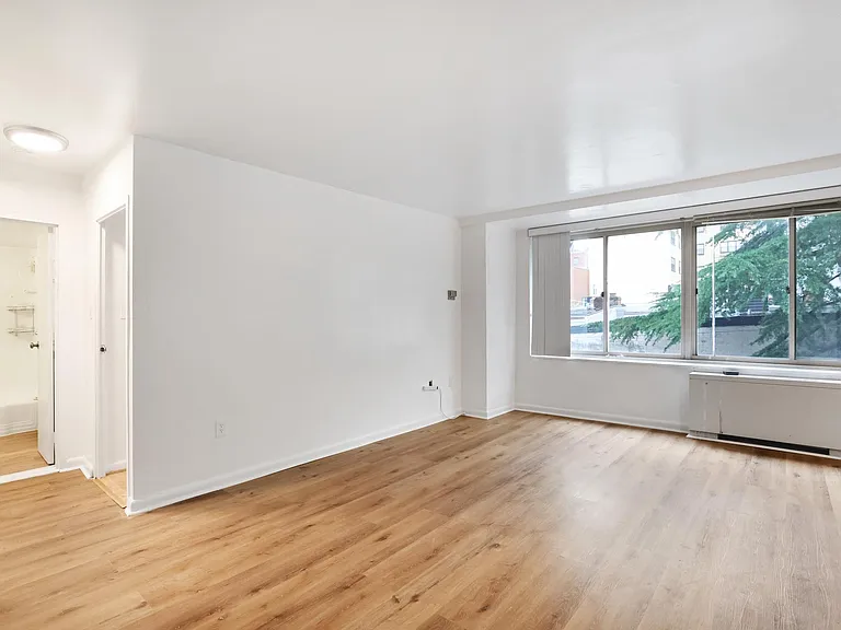922 24th St NW #204 — Photo 2