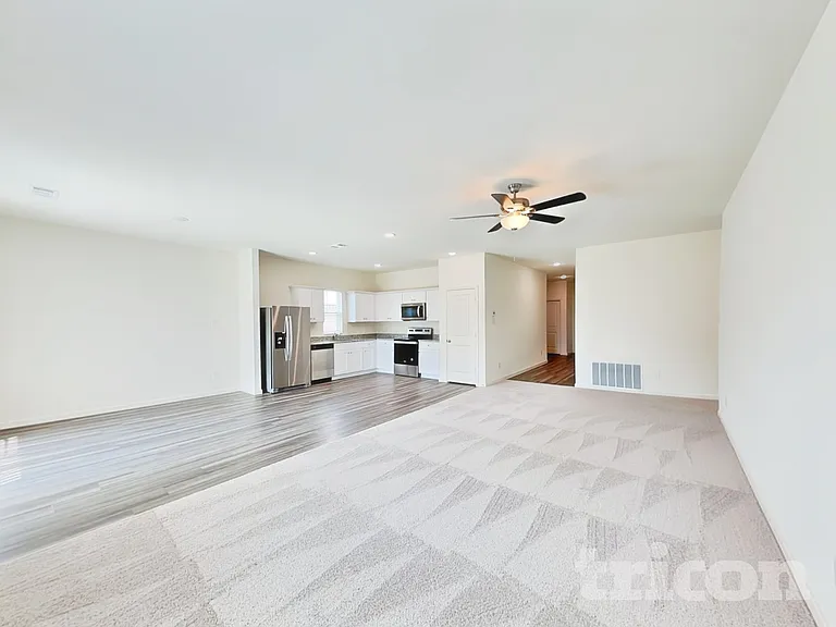 2532 Sanders Creek Dr — Photo 3