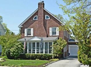 28 S Washington St, Port Washington, NY 11050