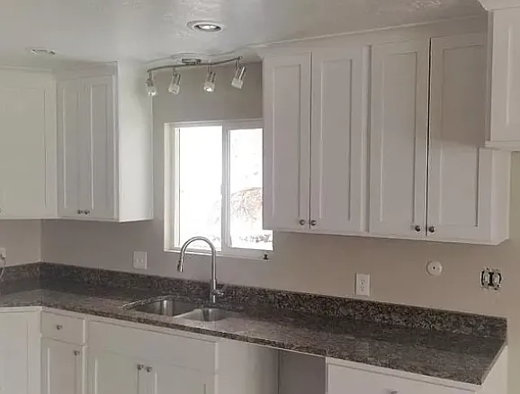 6 bed, 1696 sqft, $500 — Photo 2