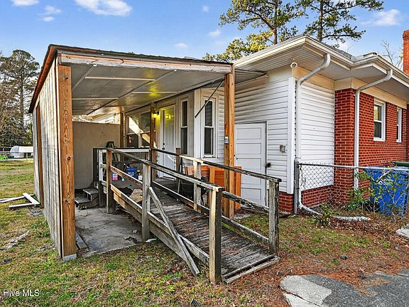 4th image of 2714 Princess Place Drive