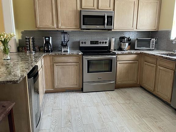 3rd image of 407 S E Street
