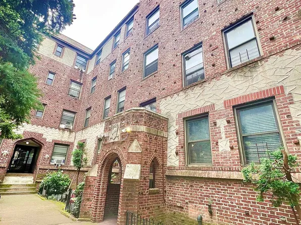 61-40 Saunders St #A12, Rego Park, NY 11374