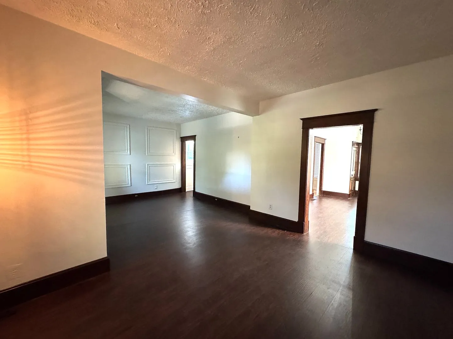 Bates-Hendricks 2 Bedroom and 1.5 Bathroom with Garage — Photo 4